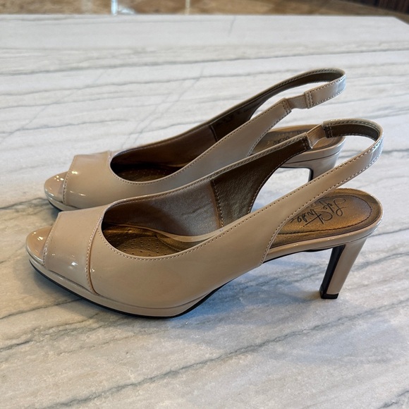 Life Stride Shoes - Life Stride Soft System Nude Slingback Heels with Flex Soles Size 9.5
